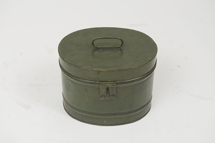 At Auction: ROUND METAL HAT TIN AND ROUND HAT BOX