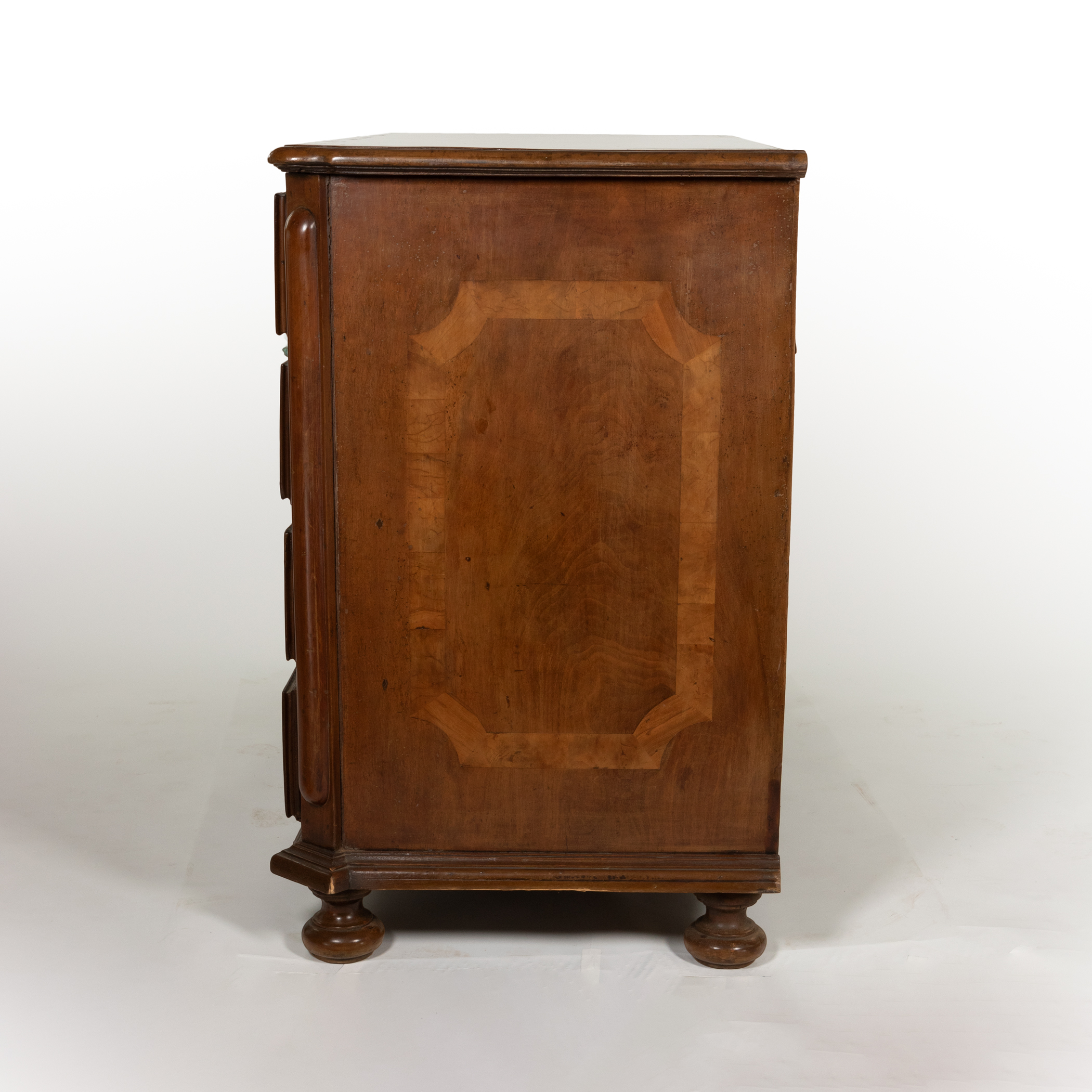 Italian walnut commode, side panel with shaped veneer reserve.