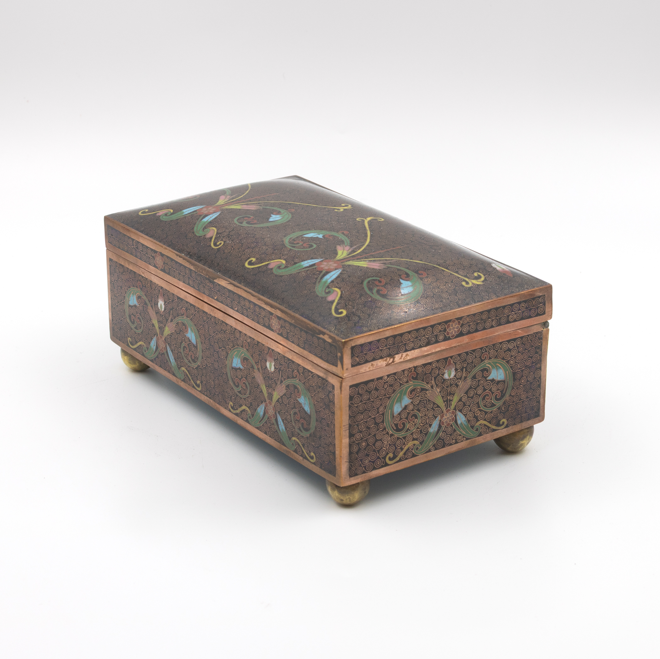 Cloisonné enamel box, three-quarter view from left, showing lid top and side panel decoration