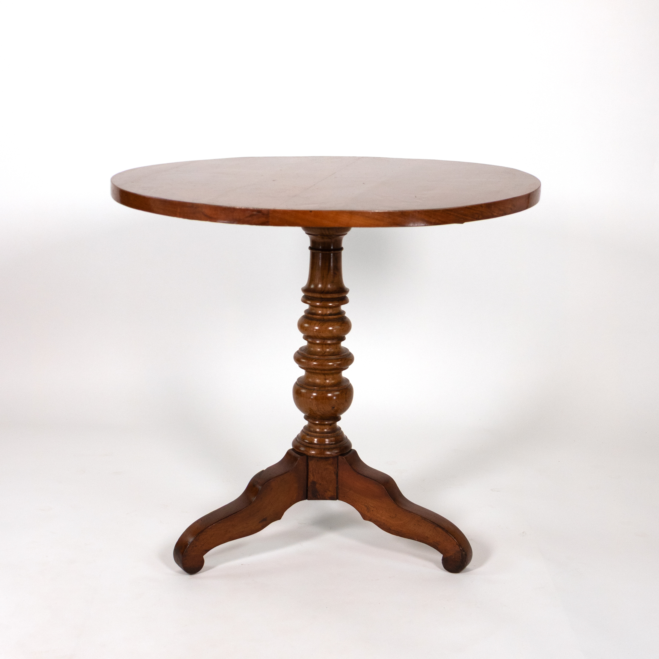 English Victorian tilt-top side table, circa 1870, front view with circular figured top in the horizontal position.